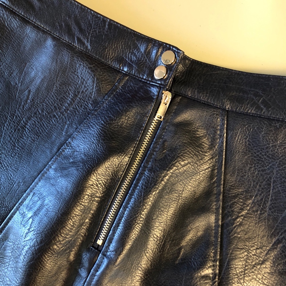 NWOT ZARA Navy Faux Leather Mini Skirt - Picture 3 of 5